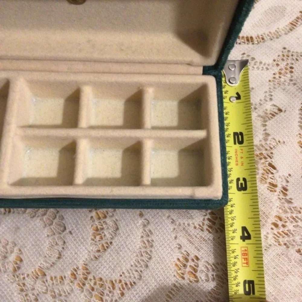 GREEN JEWELRY CASE